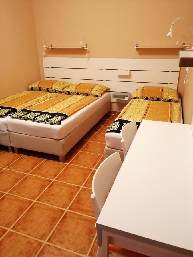 Karpatia Panzio Bed & Breakfast Esztergom Exterior photo