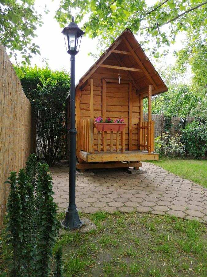 Karpatia Panzio Bed & Breakfast Esztergom Exterior photo