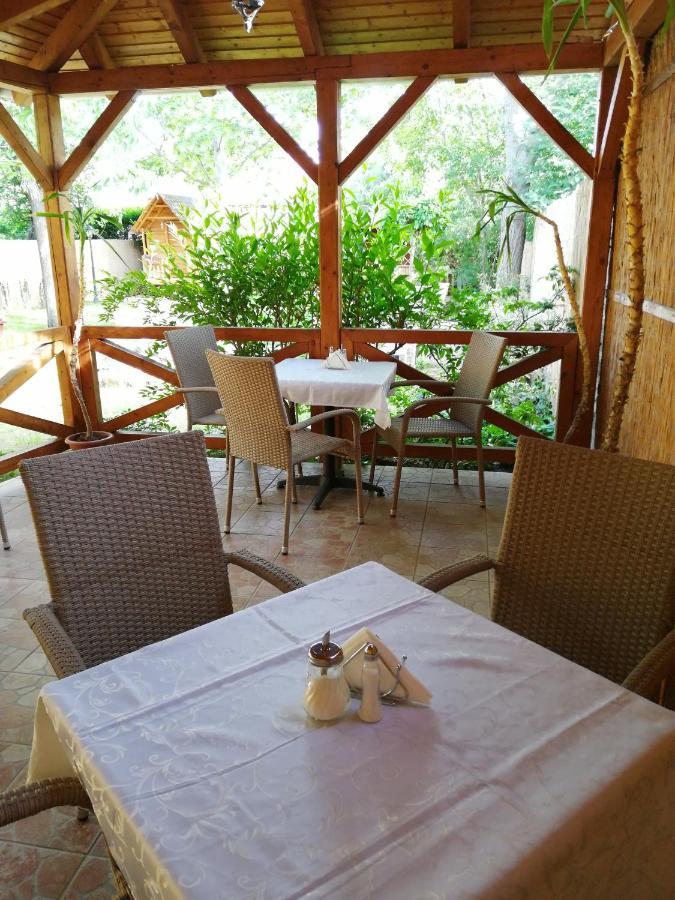 Karpatia Panzio Bed & Breakfast Esztergom Exterior photo