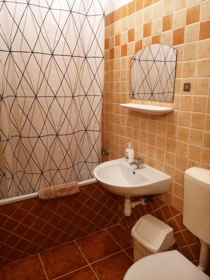 Karpatia Panzio Bed & Breakfast Esztergom Exterior photo
