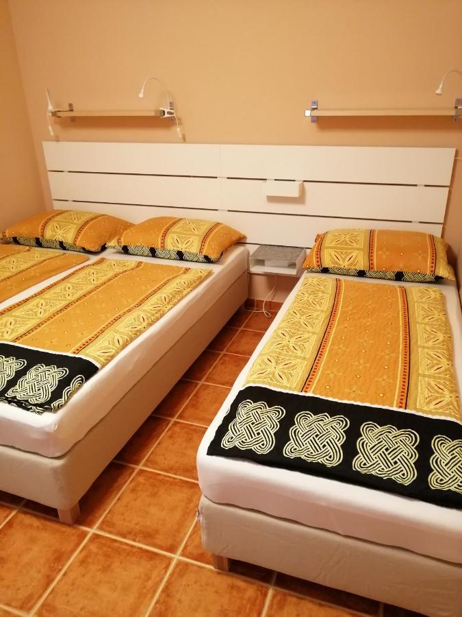 Karpatia Panzio Bed & Breakfast Esztergom Exterior photo