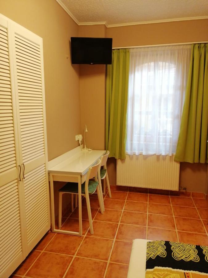 Karpatia Panzio Bed & Breakfast Esztergom Exterior photo